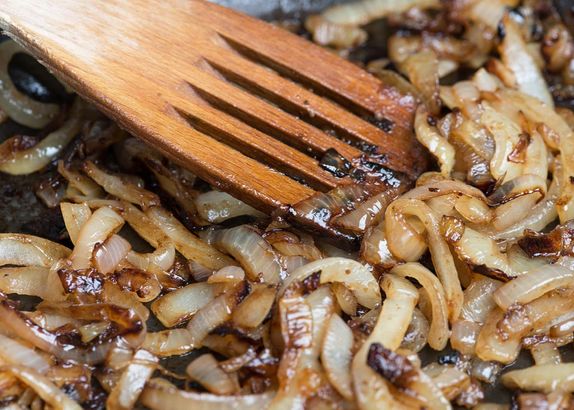 Why do recipe writers lie about how long it takes to caramelize onions? (2012)