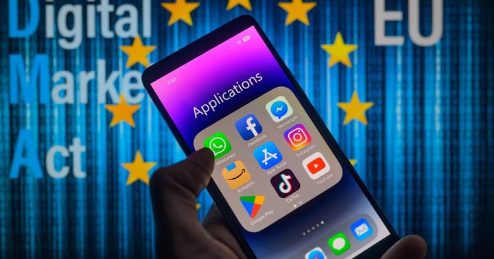 EU fines Apple €500M and Meta €200M
