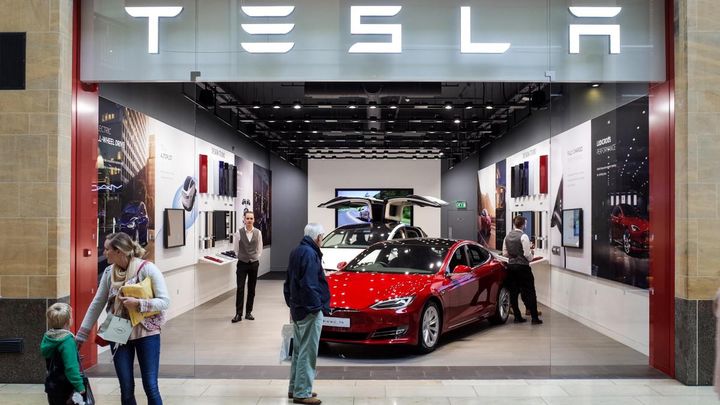 Tesla almost halves monthly payments as UK sales slump