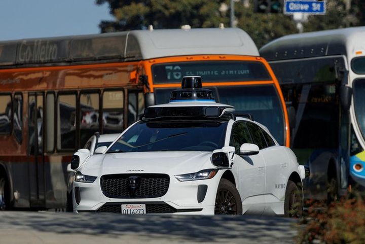 US probes Waymo robotaxis over school bus safety