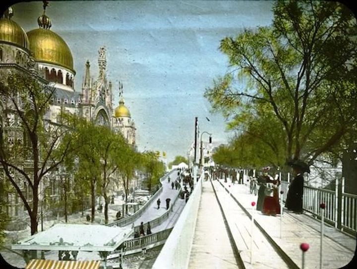 Paris had a moving sidewalk in 1900, and a Thomas Edison film captured it (2020)