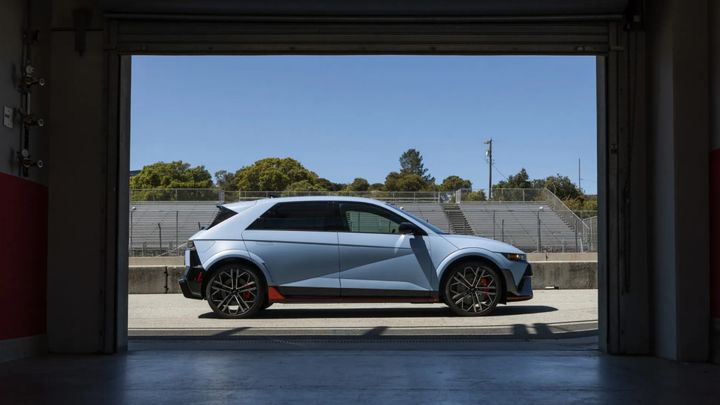 Hyundai Paywalls Brake Pads replacement on Ioniq 5 N