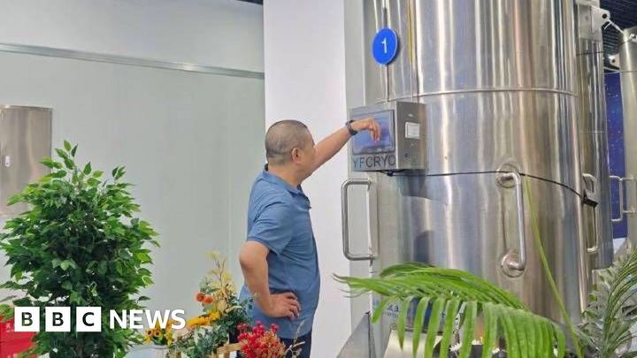 Man who cryogenically froze late wife sparks debate by dating new partner