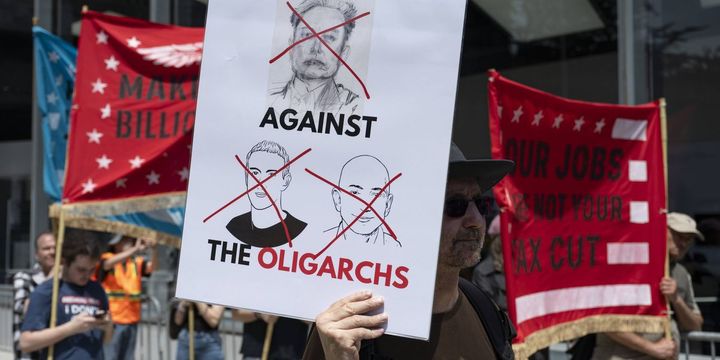 Richest People Gained Record $2.2T in 2025, Fueling Calls for Wealth Tax