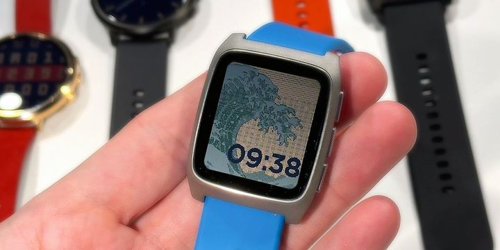 Pebble Brings Open Wearables to Your Wrist (Or Finger)