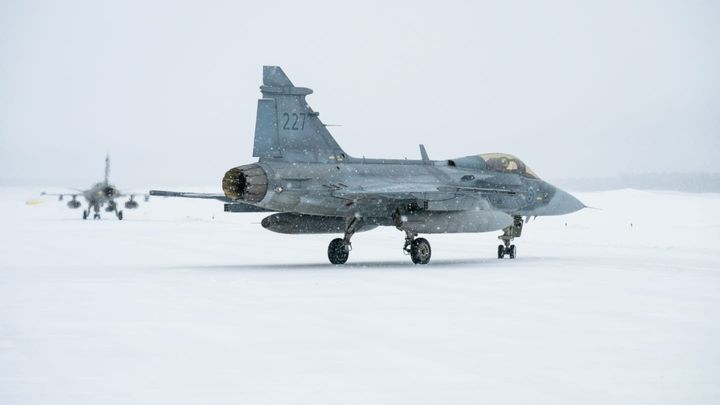 Sweden deploys fighter jets to Iceland