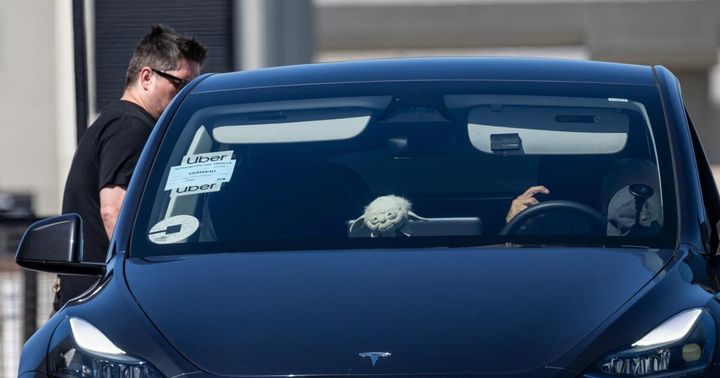 Uber, often sued over car crashes, pushes for law to limit lawyer fees