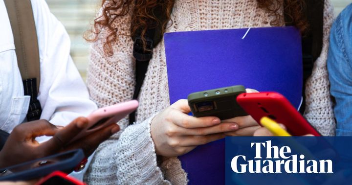 UK ministers launch consultation on whether to ban social media for under-16s