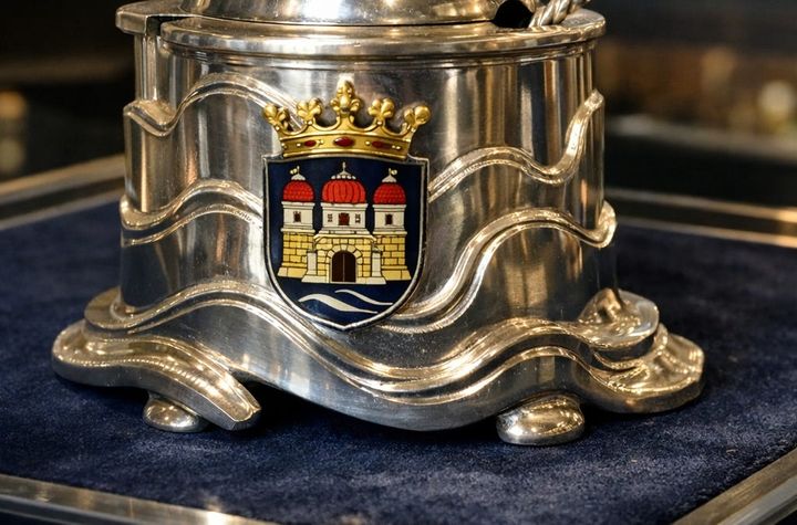 Silver Museum Emptied in Overnight Heist