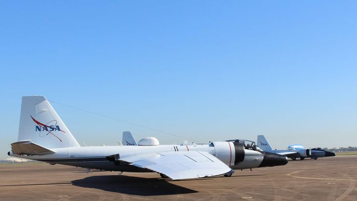 NASA's WB-57 crash lands at Houston