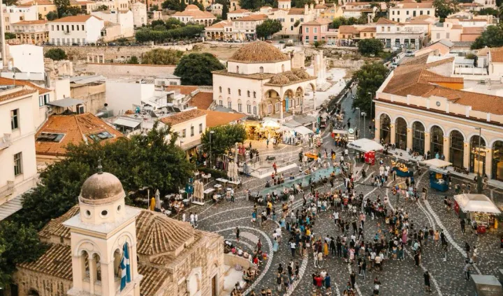 Greek police arrest scammers using fake cell tower hidden in car trunk