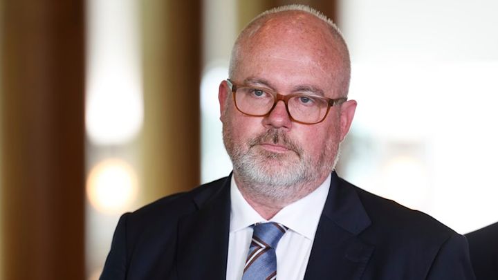 The Labor minister who was Canadian for two weeks, despite trying not to be