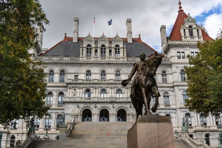 A new bill in New York would require disclaimers on AI-generated news content