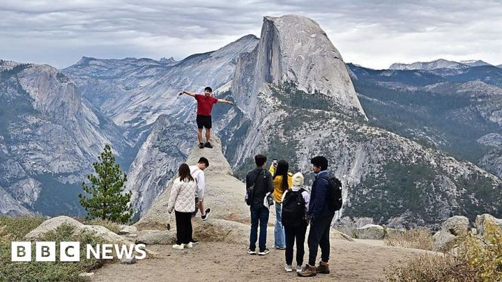 Foreign tourists to pay extra fee to visit US national parks