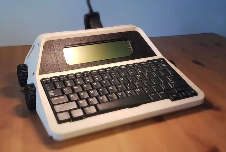 Kit gives the AlphaSmart Neo2 more of a portable typewriter-like design
