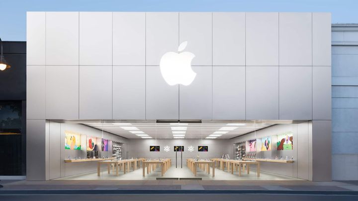 Apple's chief chip architect has reportedly talked to Tim Cook about leaving