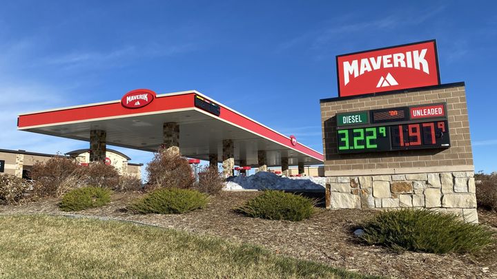 Did that Colorado station sign say gas for only $1.69? Yes, it did