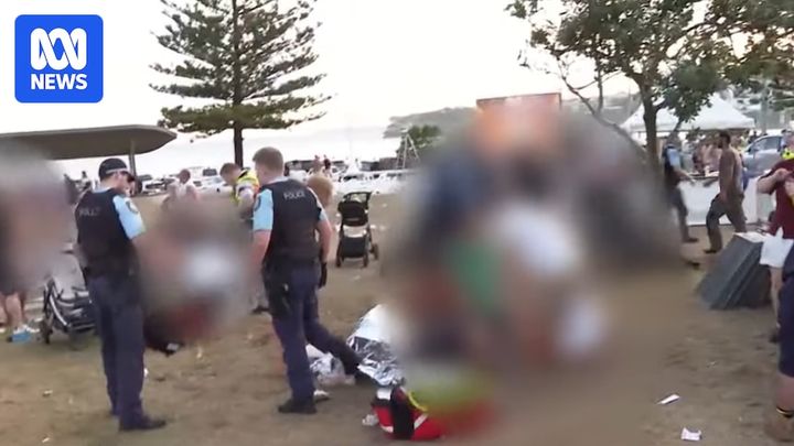 10 People killed in Bondi Beach shooting