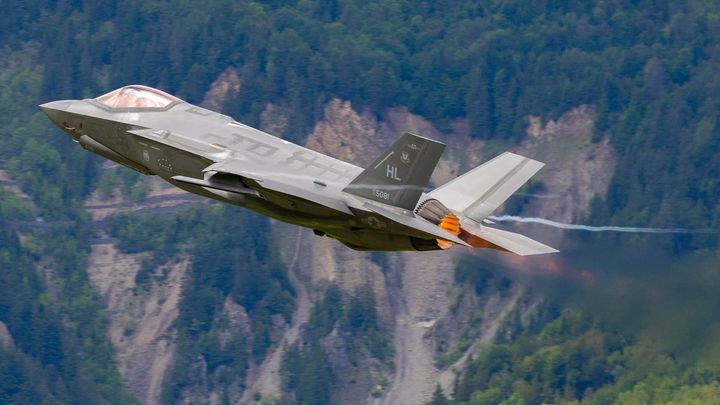 Swiss Poised to Slash F-35 Order as Costs Mount