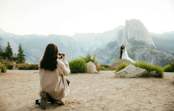 Trapped in the Hell of Social Comparison