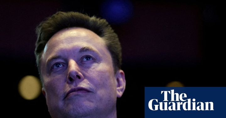 Musk changes course on Mars quest and shoots for moon – again