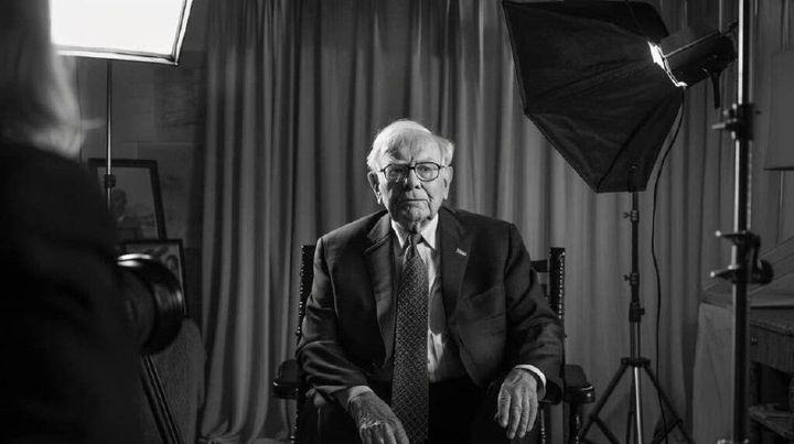 Warren Buffett dumps $1.7B of Amazon stock