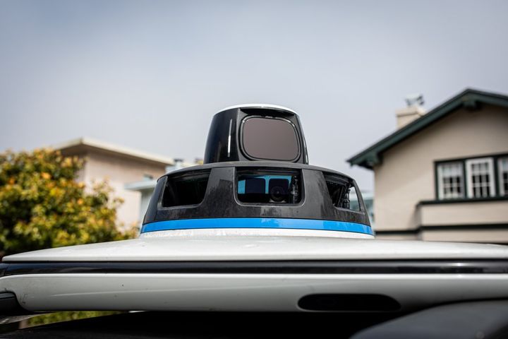 After gunshots in entertainment district: Waymo taxi blocks ambulance in Austin