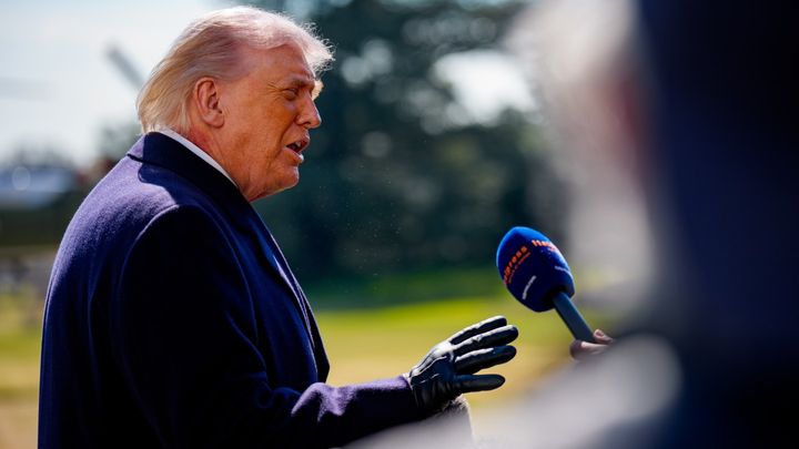 Trump Bought Netflix Debt Amid Paramount's Fight for Warner Bros