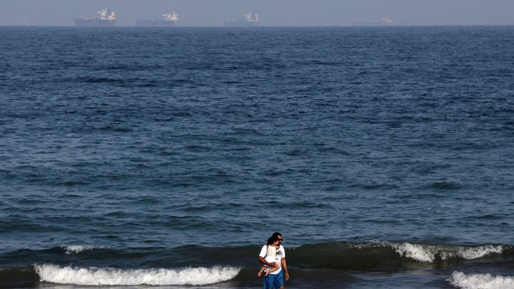 Ships in Gulf declare themselves Chinese to dodge attack