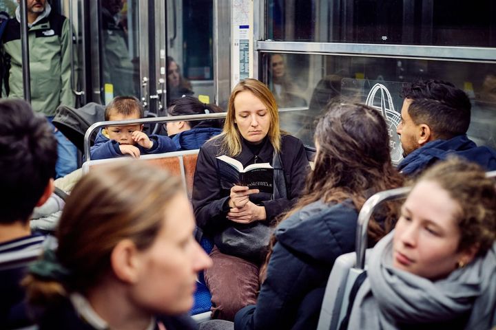 Breaking free from smartphone addiction: Defensive tactics against algorithms