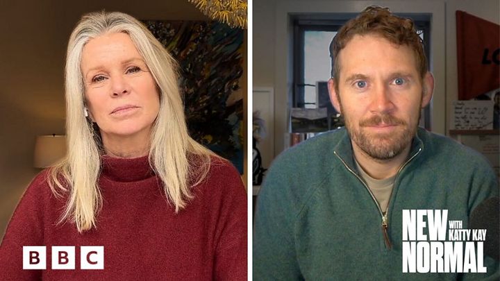 Grandparents are glued to their phones, families are worried [video]