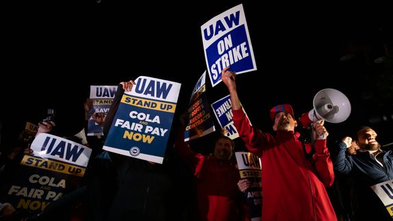 Striking auto workers want a 40% pay increase–the same rate their CEOs’ pay grew